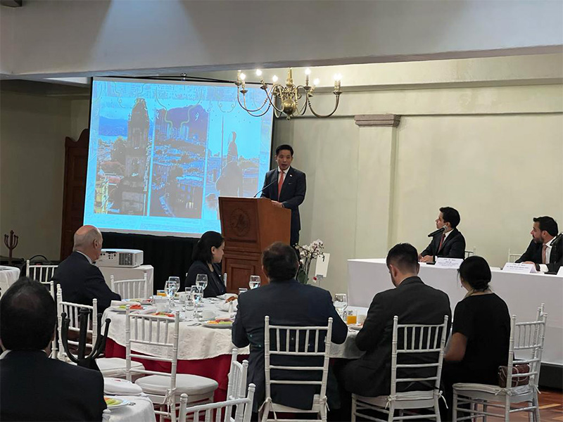 Alvin Tan, Ministro de Estado de Comercio e Industria de Singapur.